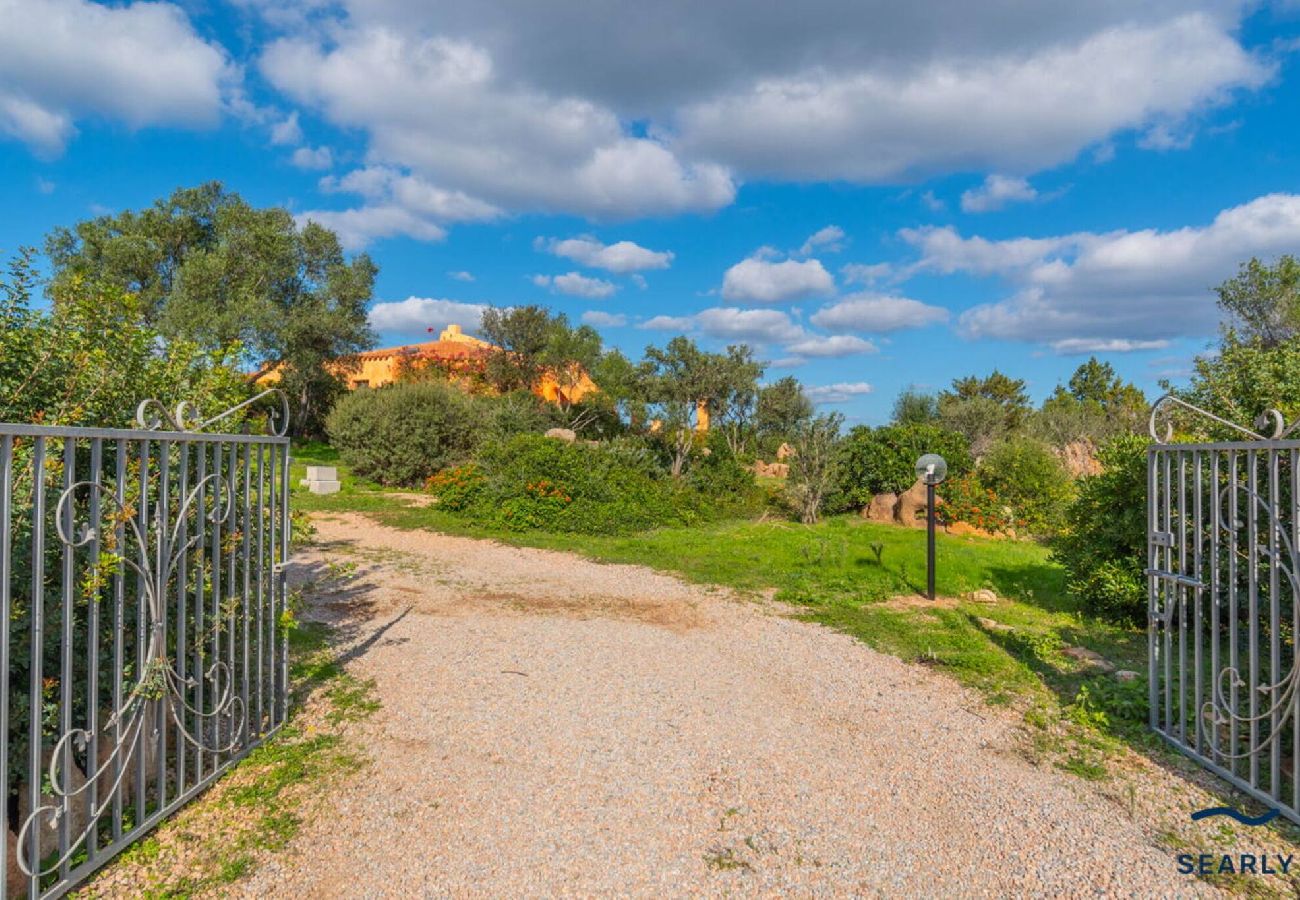 Villa a Porto San Paolo - Villa Nuraghe - By Searly 