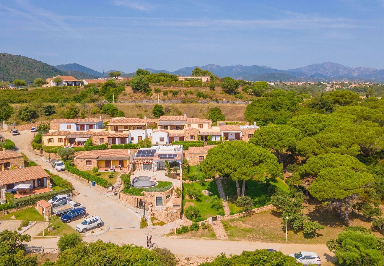 Villa a Baia Sant'Anna - Villetta Bianchi - By Searly 