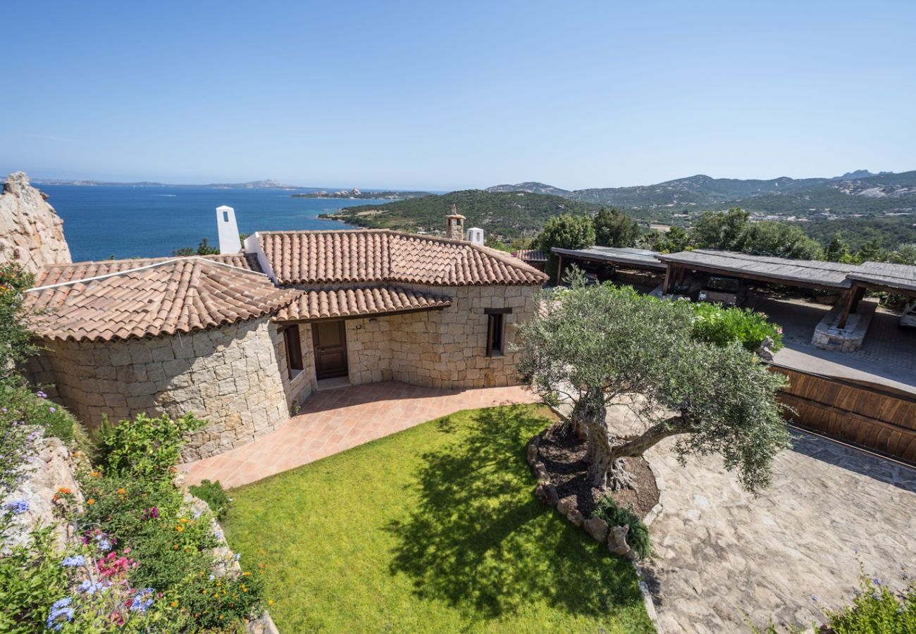 Villa a Baia Sardinia - Villa Bomboniera