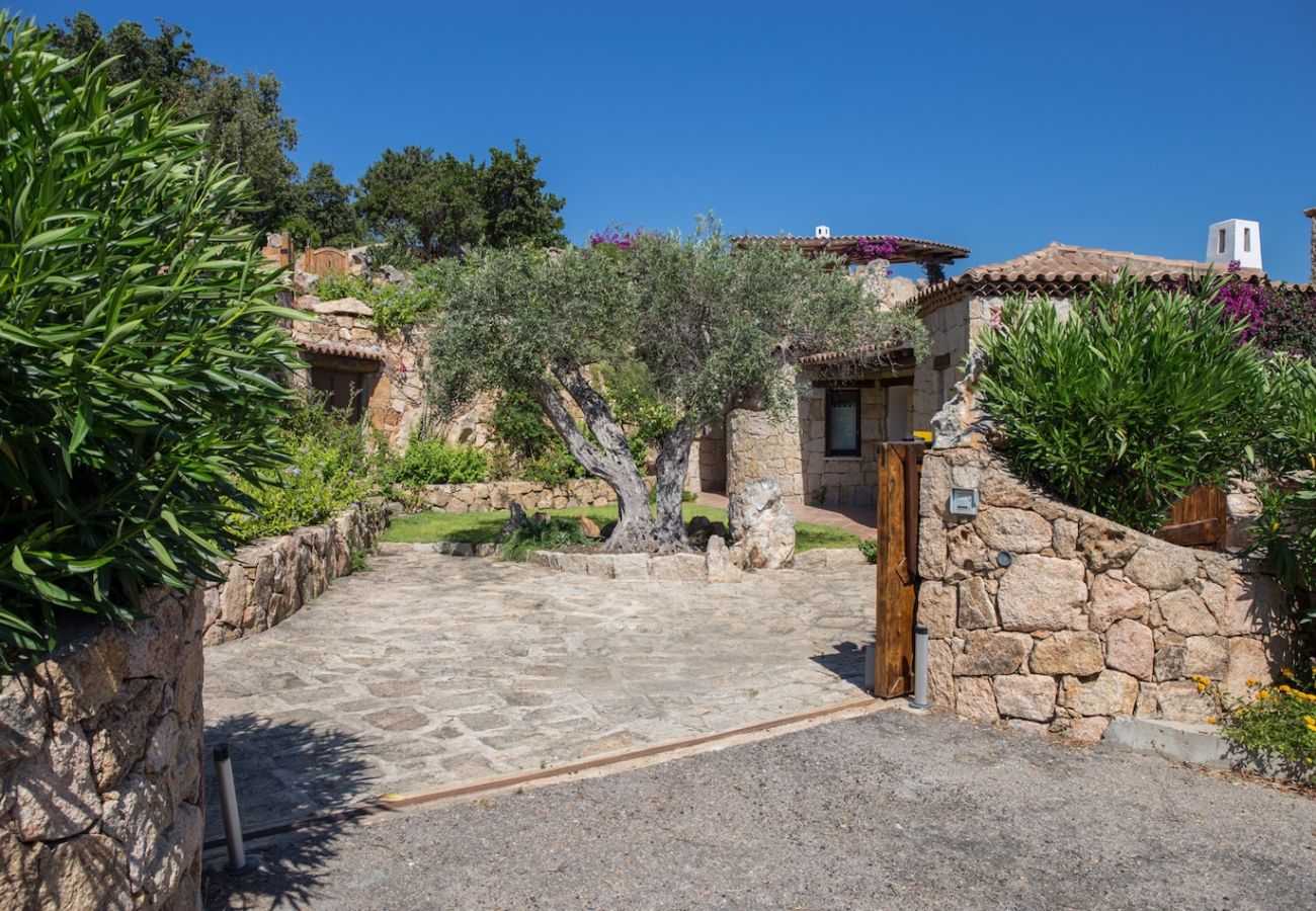Villa a Baia Sardinia - Villa Bomboniera