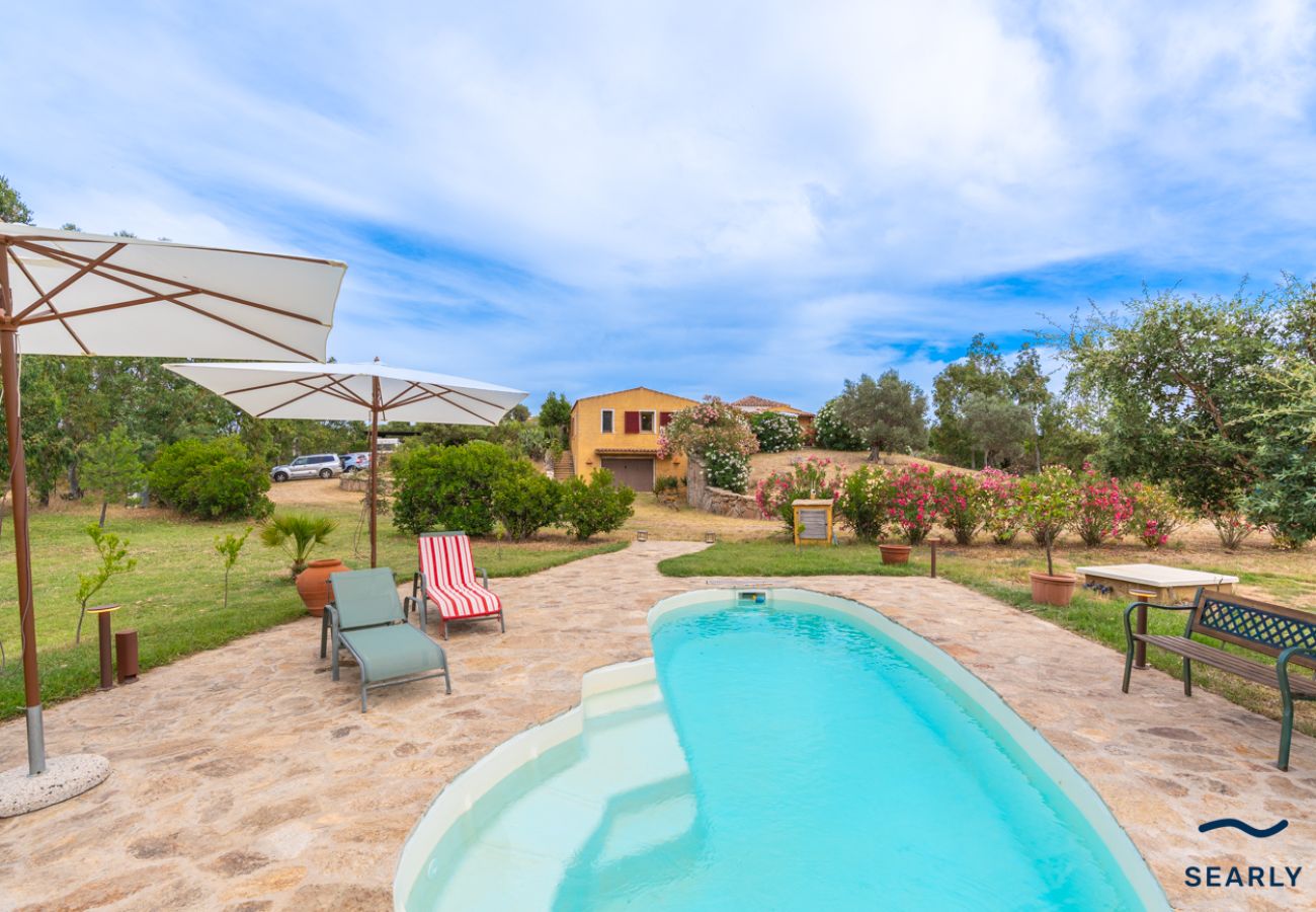 Villa a Cannigione - Esclusiva proprietà con piscina zona Cannigione