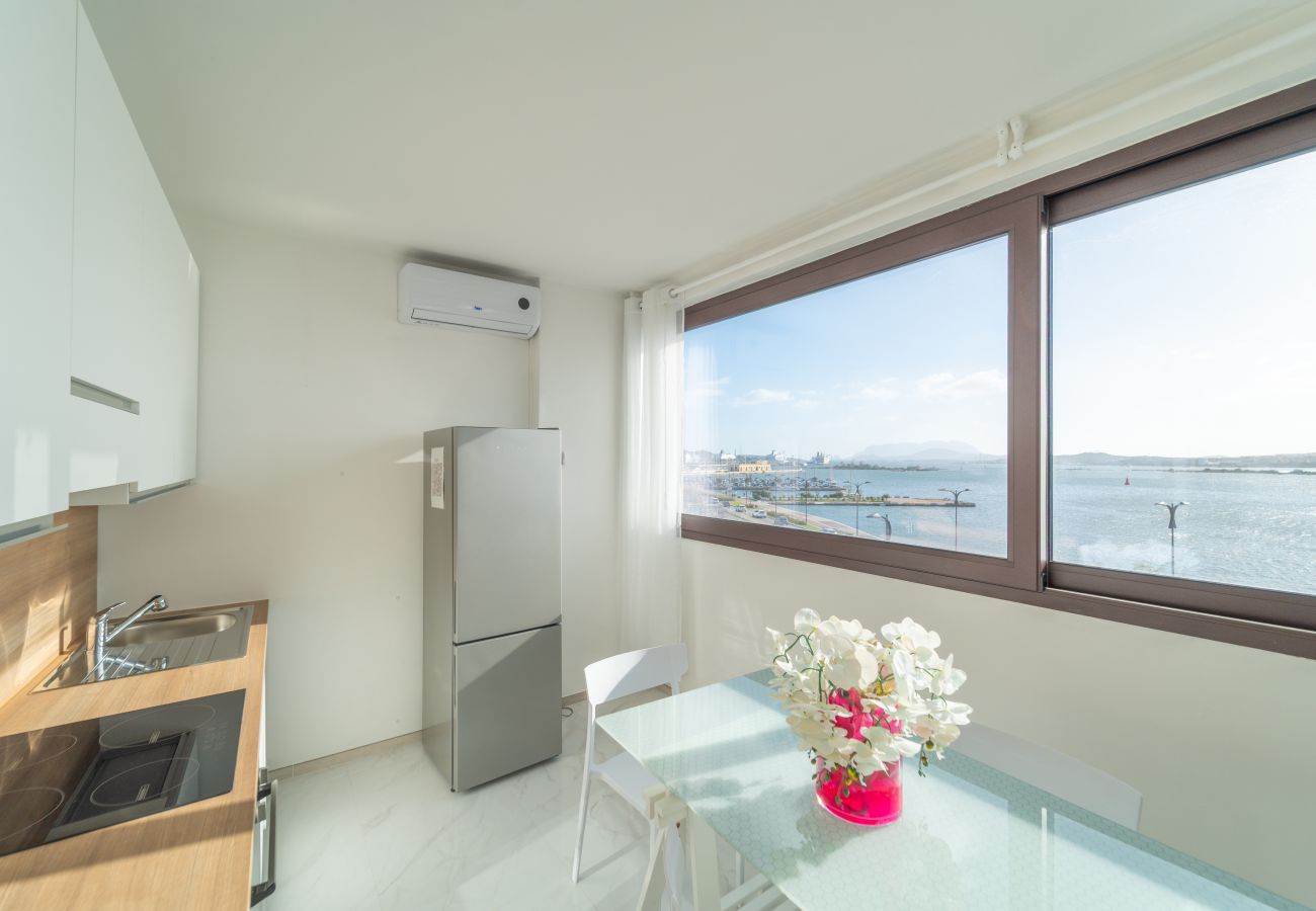 Appartamento a Olbia - Sea View Escape Waterfront Apartment Olbia