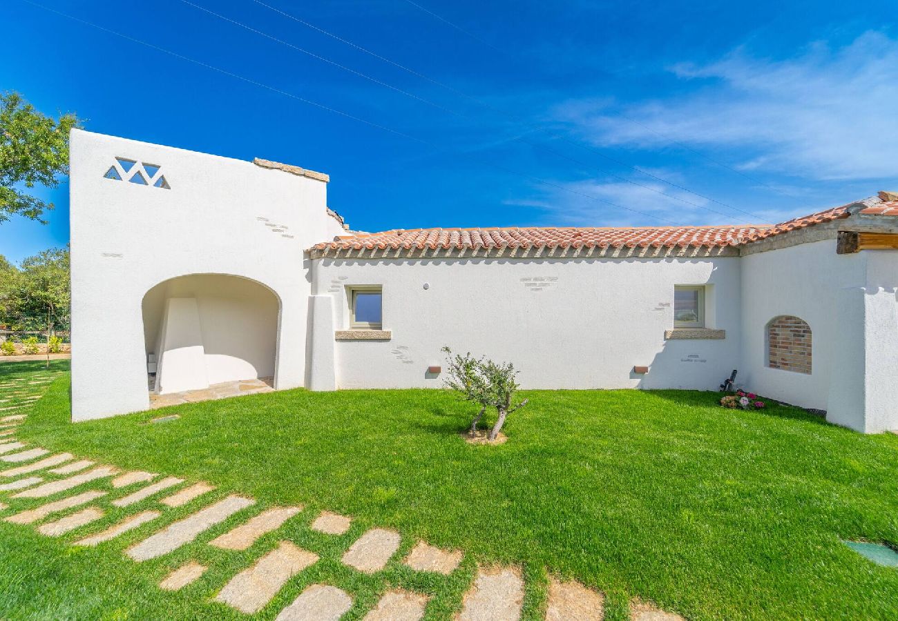 Villa in Porto San Paolo - D&V Luxury Villa - with heated swimming pool - By Searly 