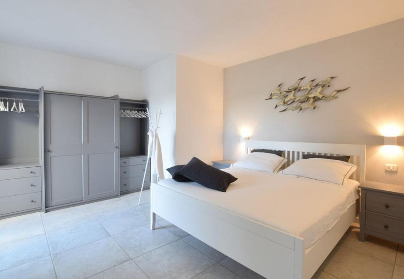 Villa in Baia Sant'Anna - Villa Harmony - By Searly