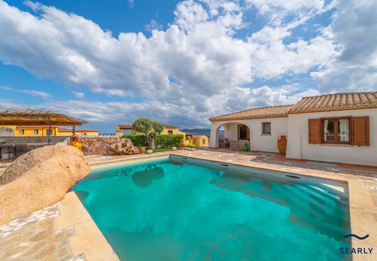 Apartment in Budoni - Villa Filomena - Appartamento Con Piscina - By Searly